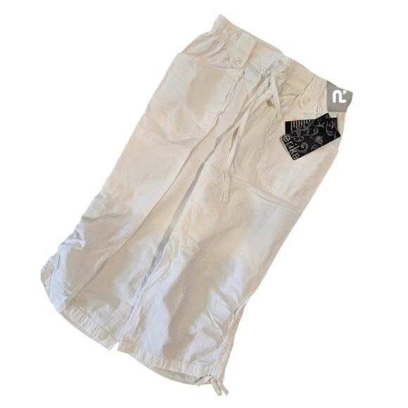White Cotton Pull-On Drawstring Capri Pants - Picture 7 of 7
